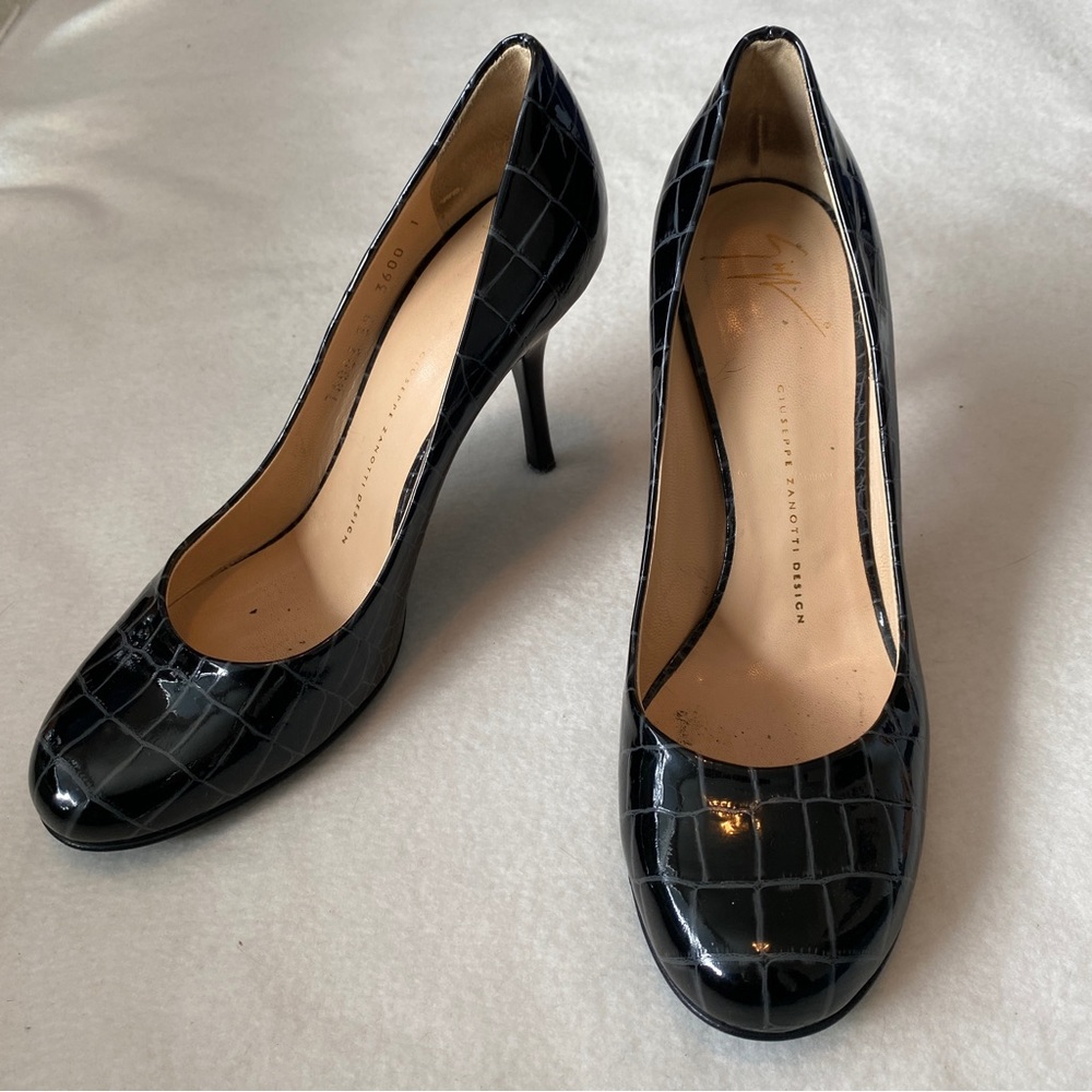 Giuseppe Zanotti black patent snakes skin Pumps, sz 39